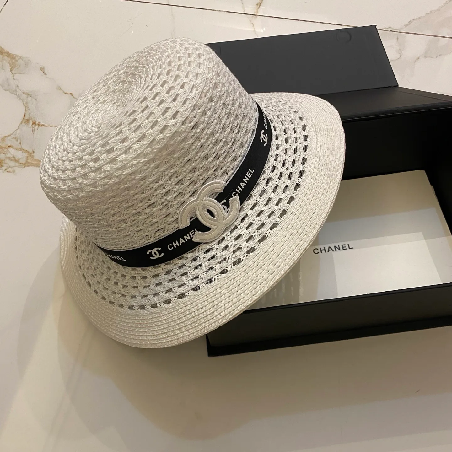 Головные Уборы Chanel 17498282
