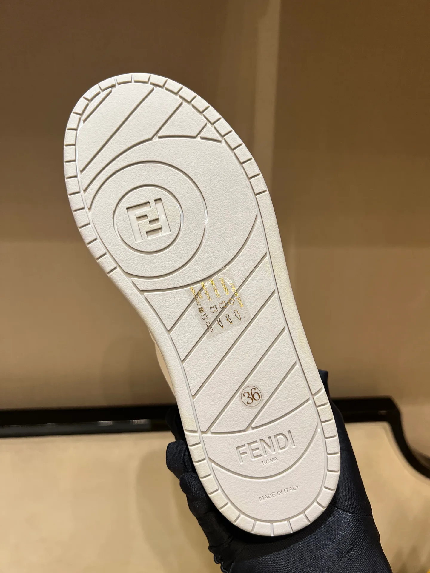 Кроссовки Женские Fendi 139693