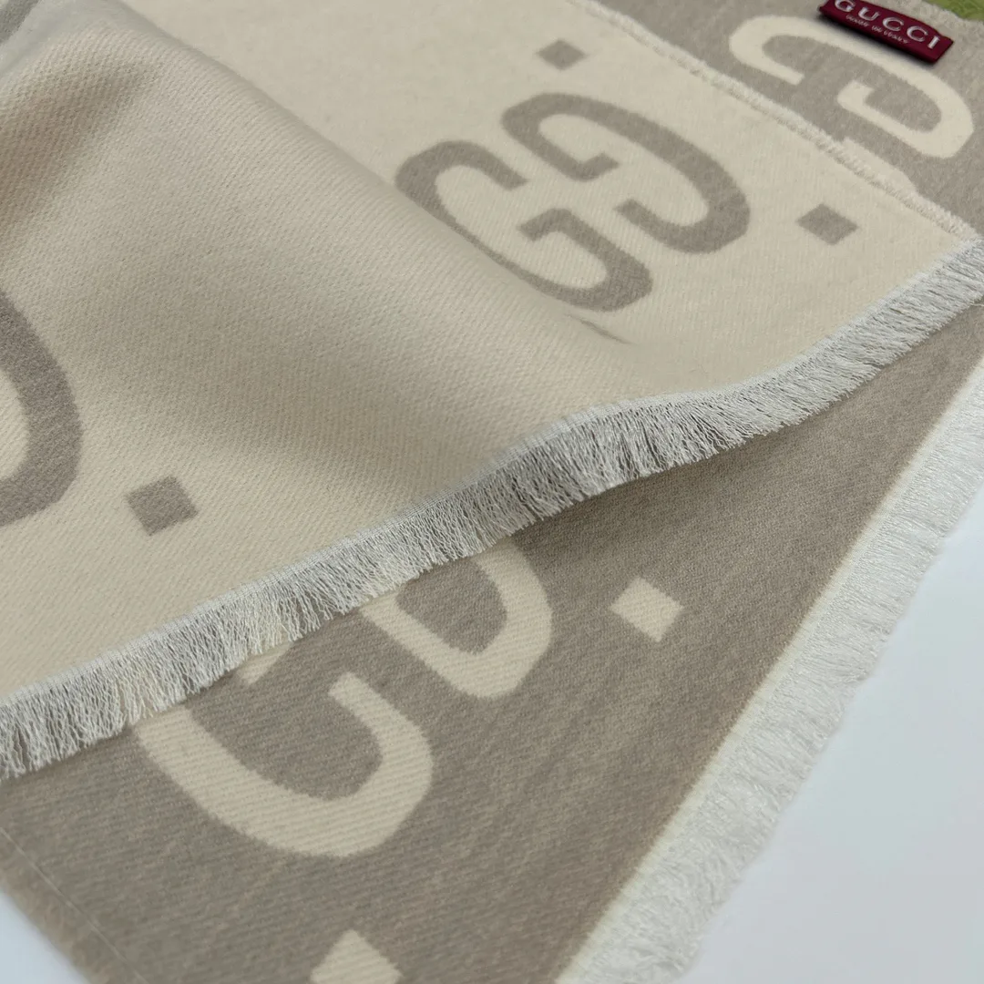 Шарфы Gucci 688996