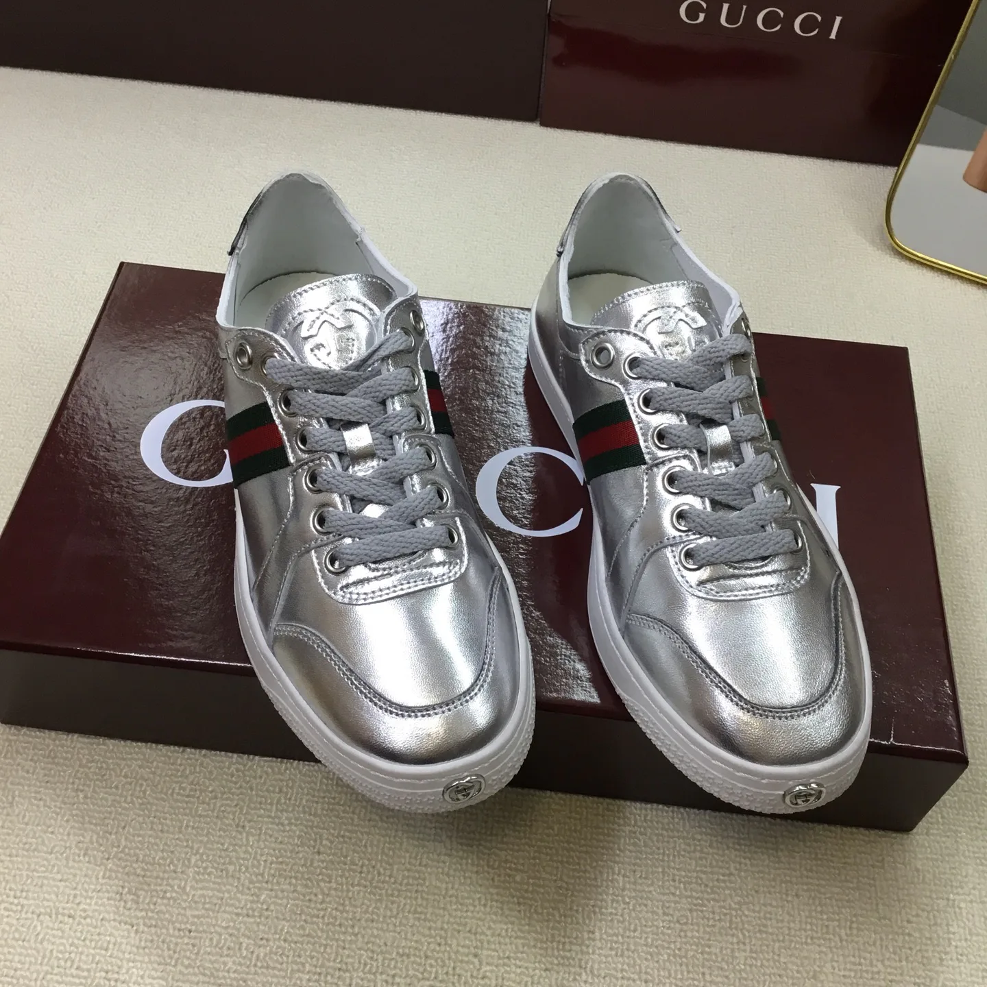 Кроссовки Женские Gucci 16893685