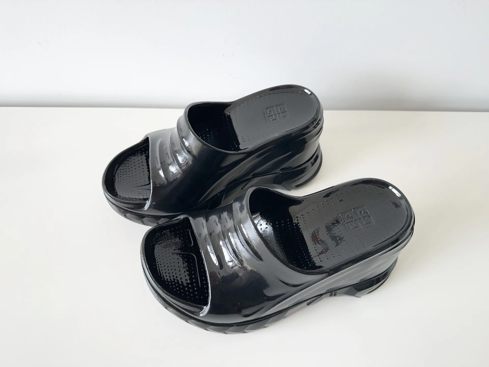 Шлепанцы Женские Givenchy 907490