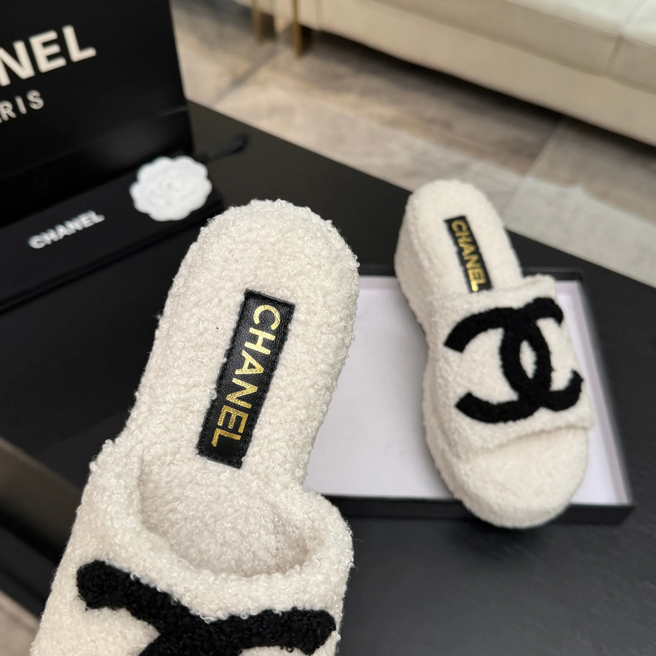 Тапочки Женские Chanel 18500996