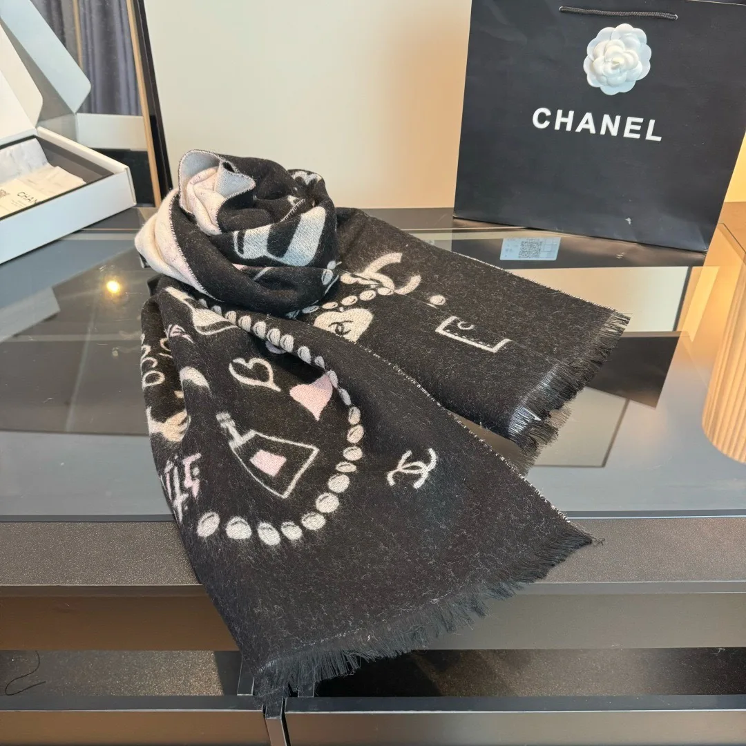 Шарфы Chanel 18104901