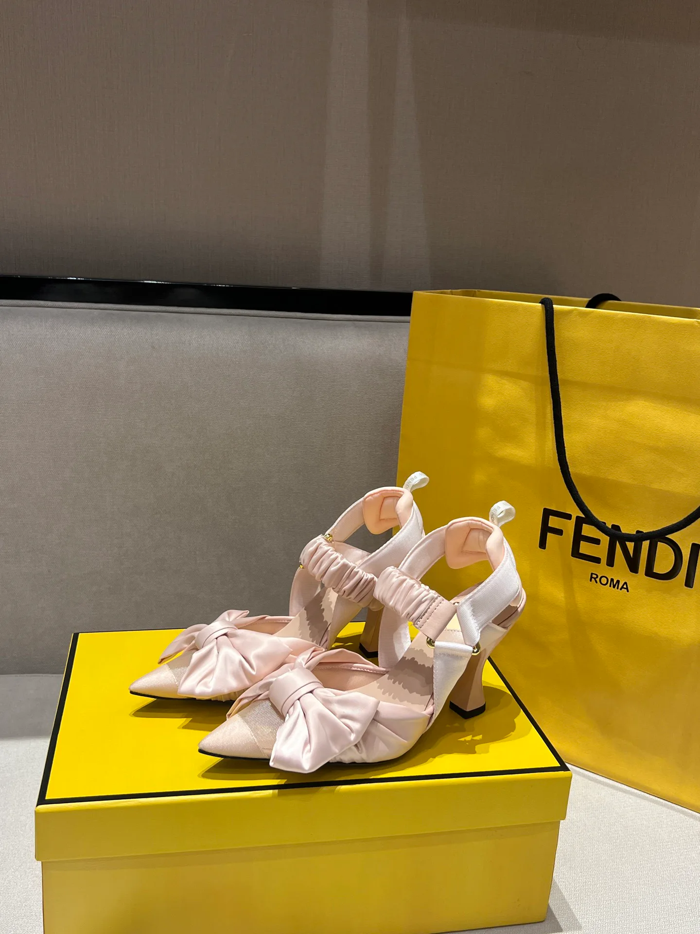 Босоножки Женские Fendi 11699671