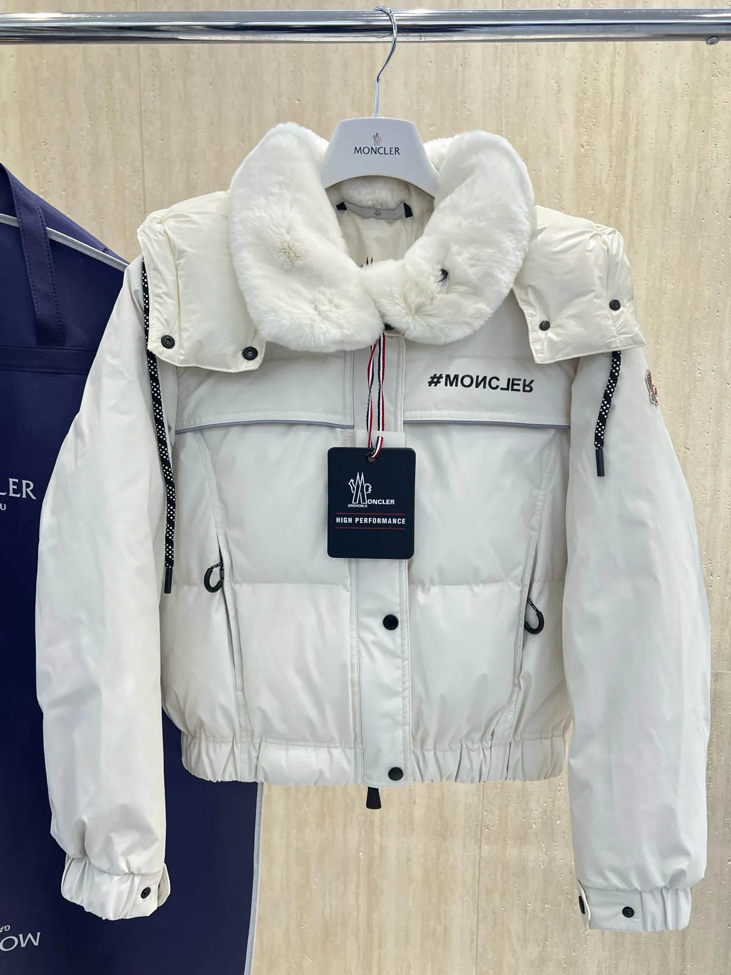 Куртки И Пуховики Женские Moncler 19628752