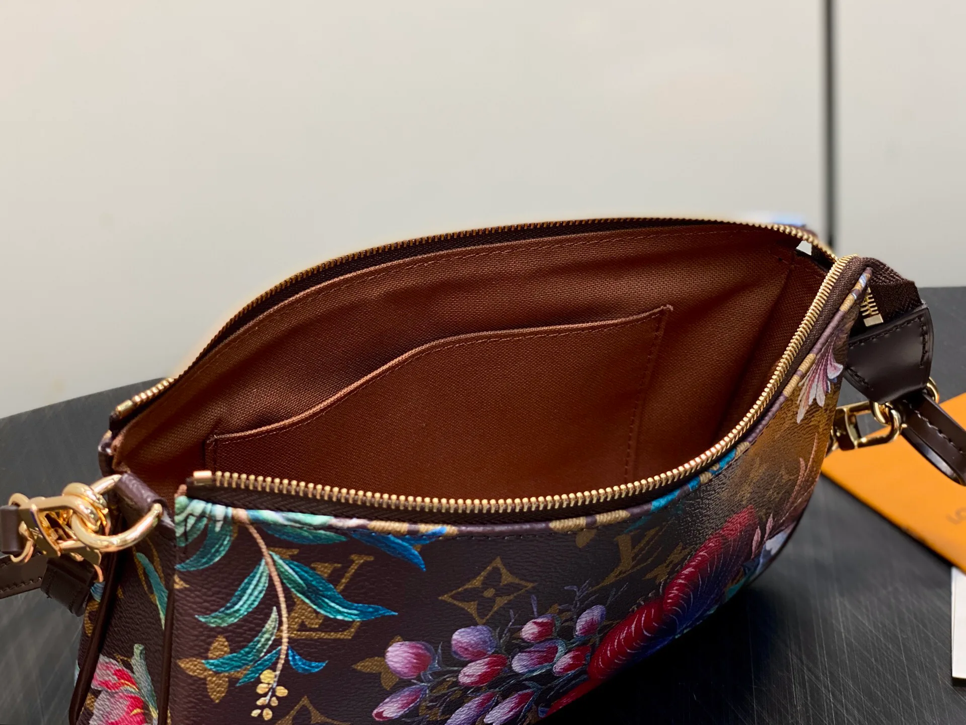 Клатчи Женские Louis Vuitton 13333538
