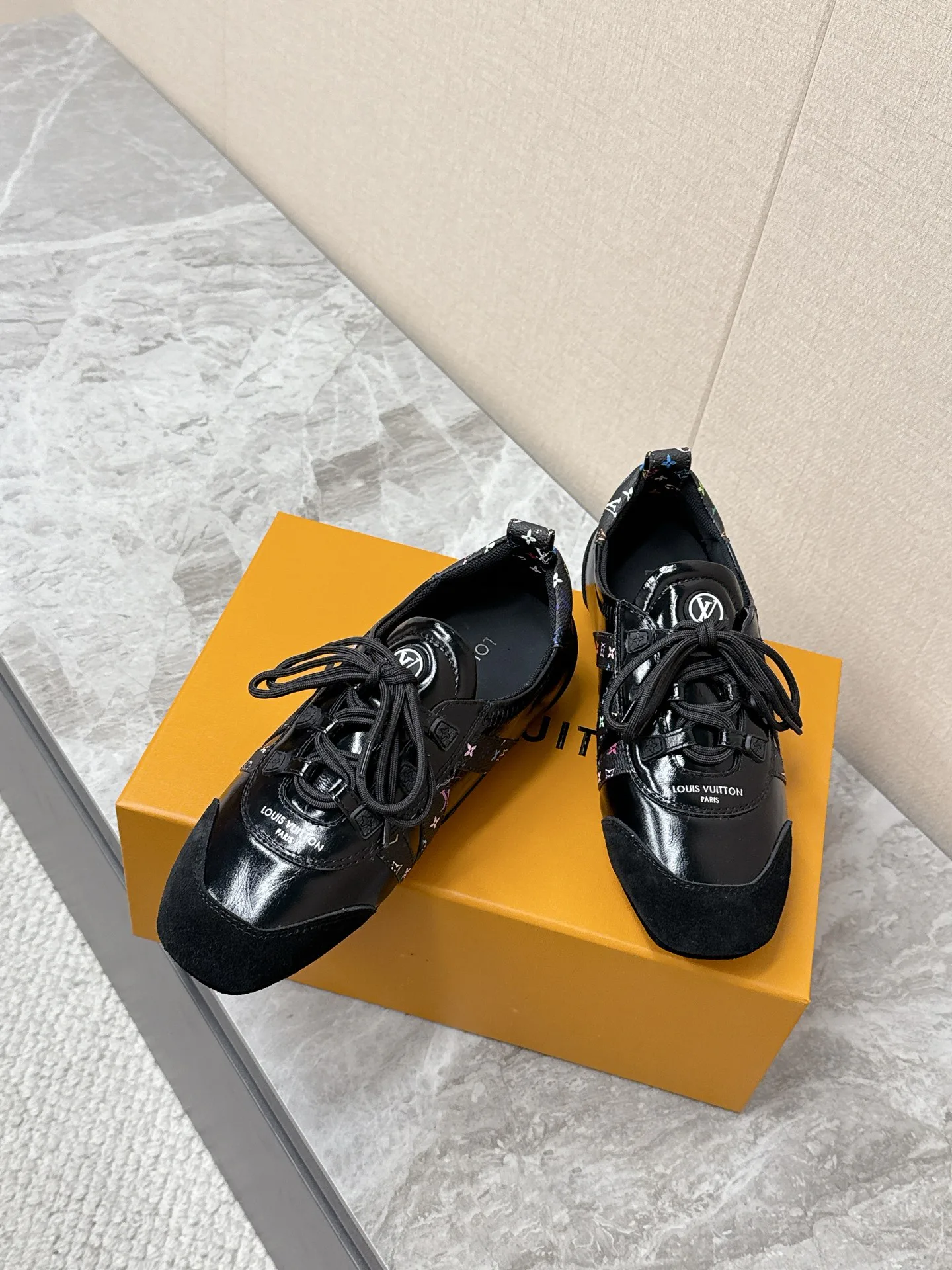 Кроссовки Женские Louis Vuitton 2625301