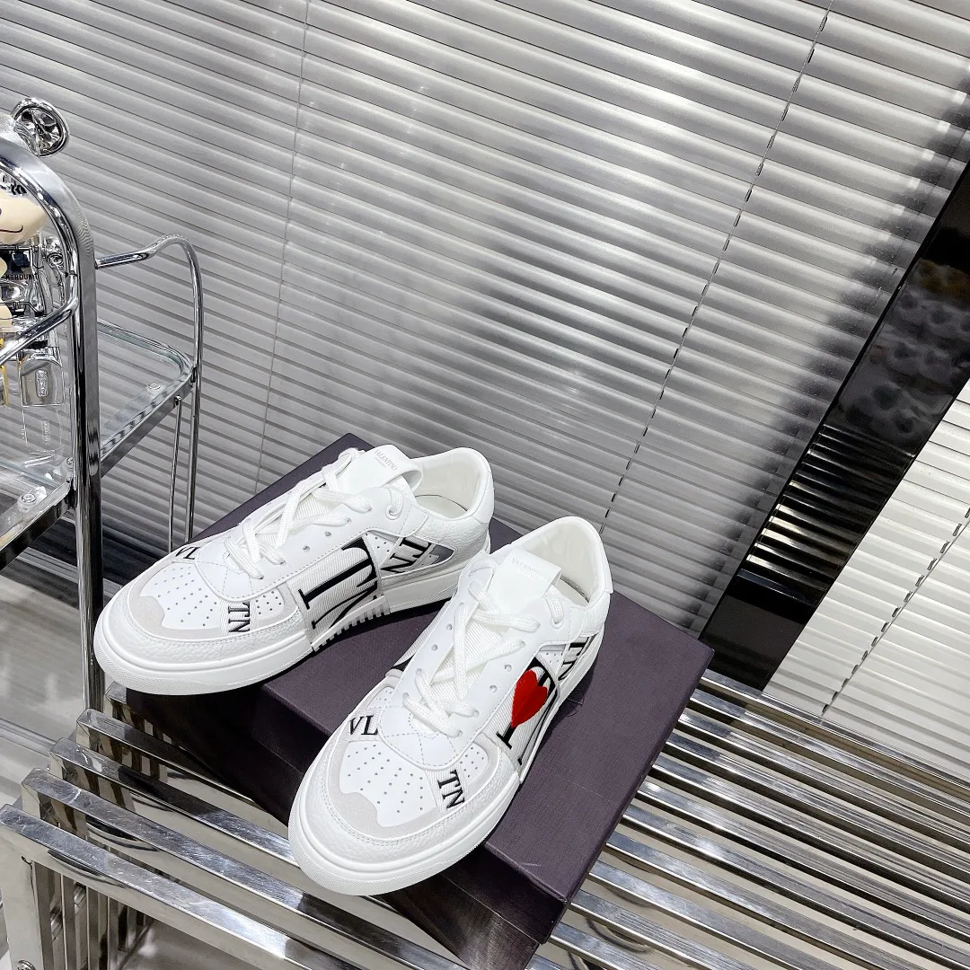 Кроссовки Женские Valentino 904555