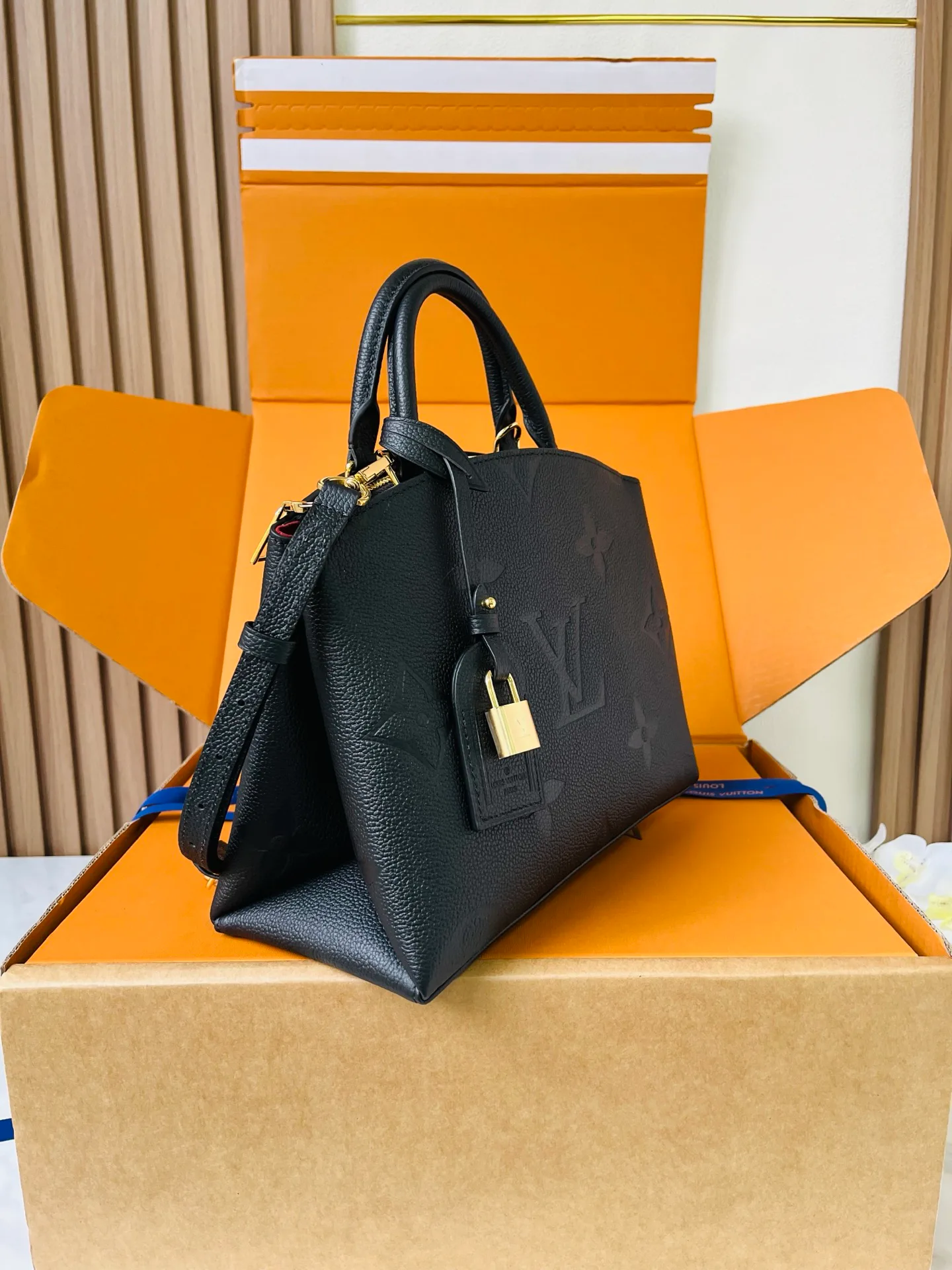 Классические Сумки Женские Louis Vuitton 12569319