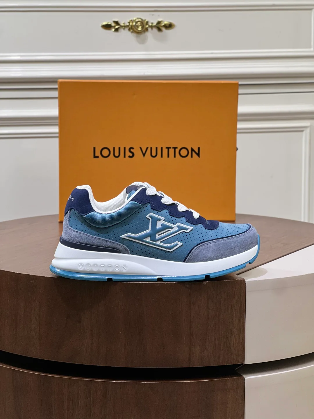 Кроссовки Мужские Louis Vuitton 17460374