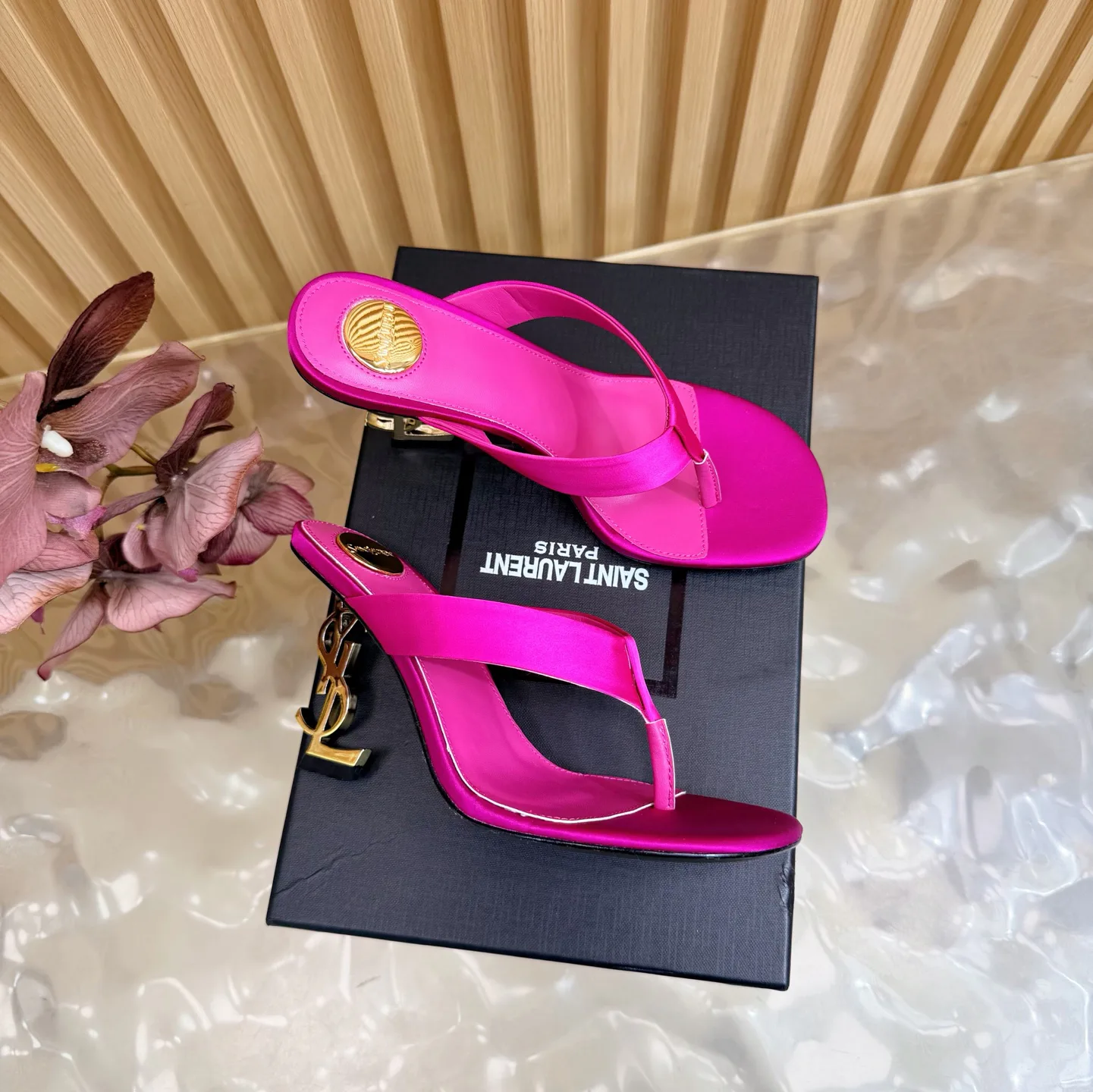 Шлепанцы Женские Saint Laurent 11660259