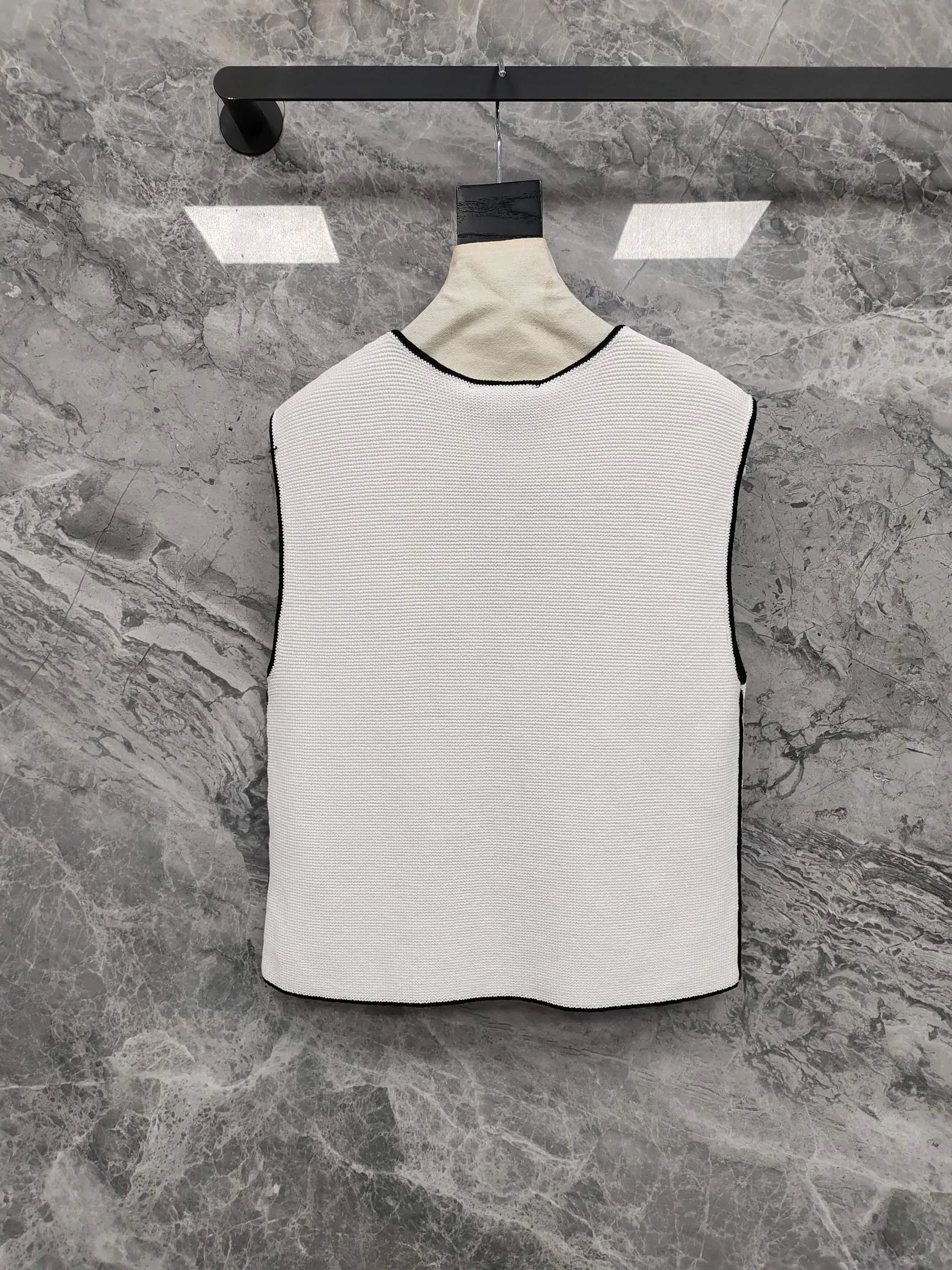 Жилеты Женские Chanel 11705261