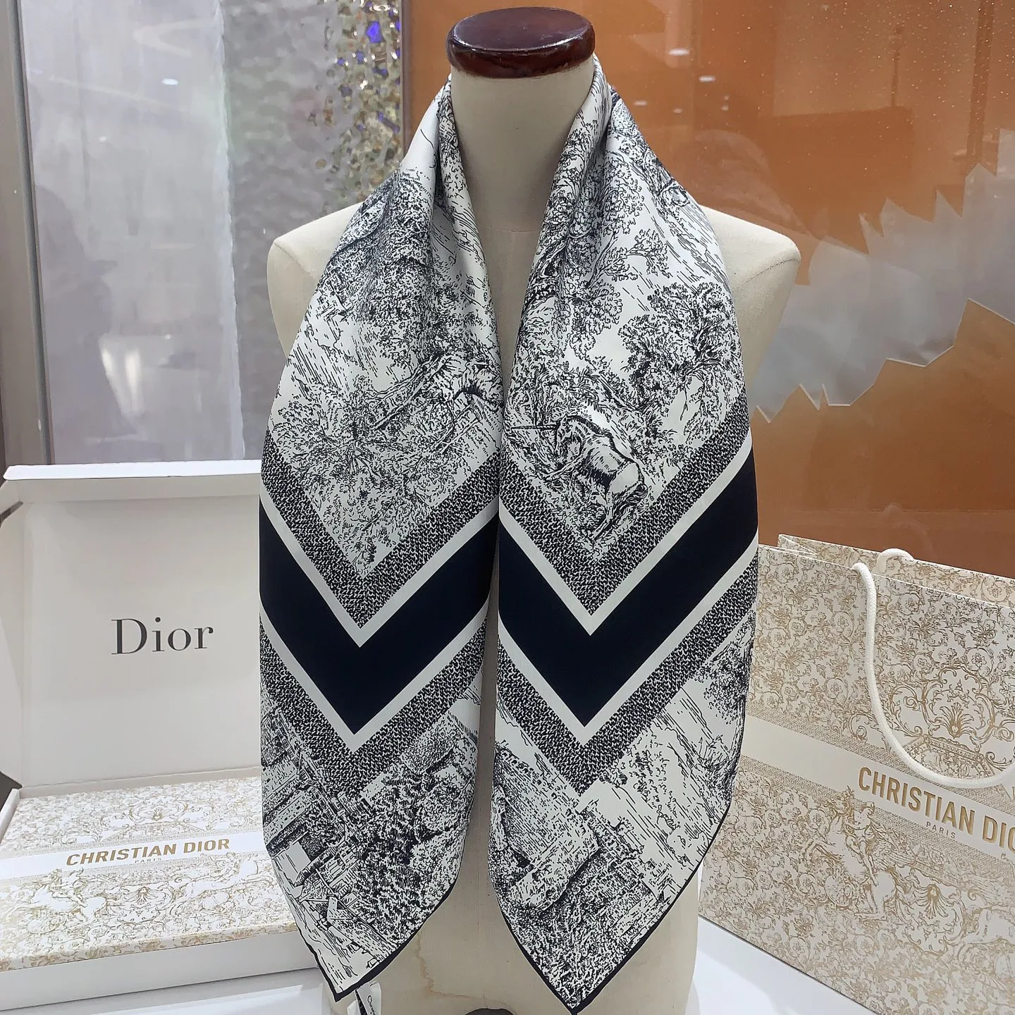 Платки Christian Dior 11262673
