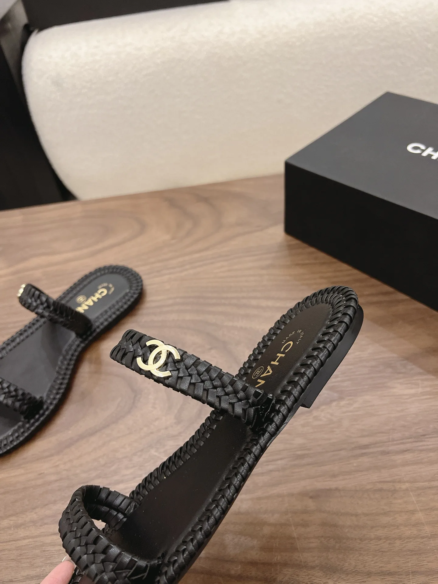 Шлепанцы Женские Chanel 17582715