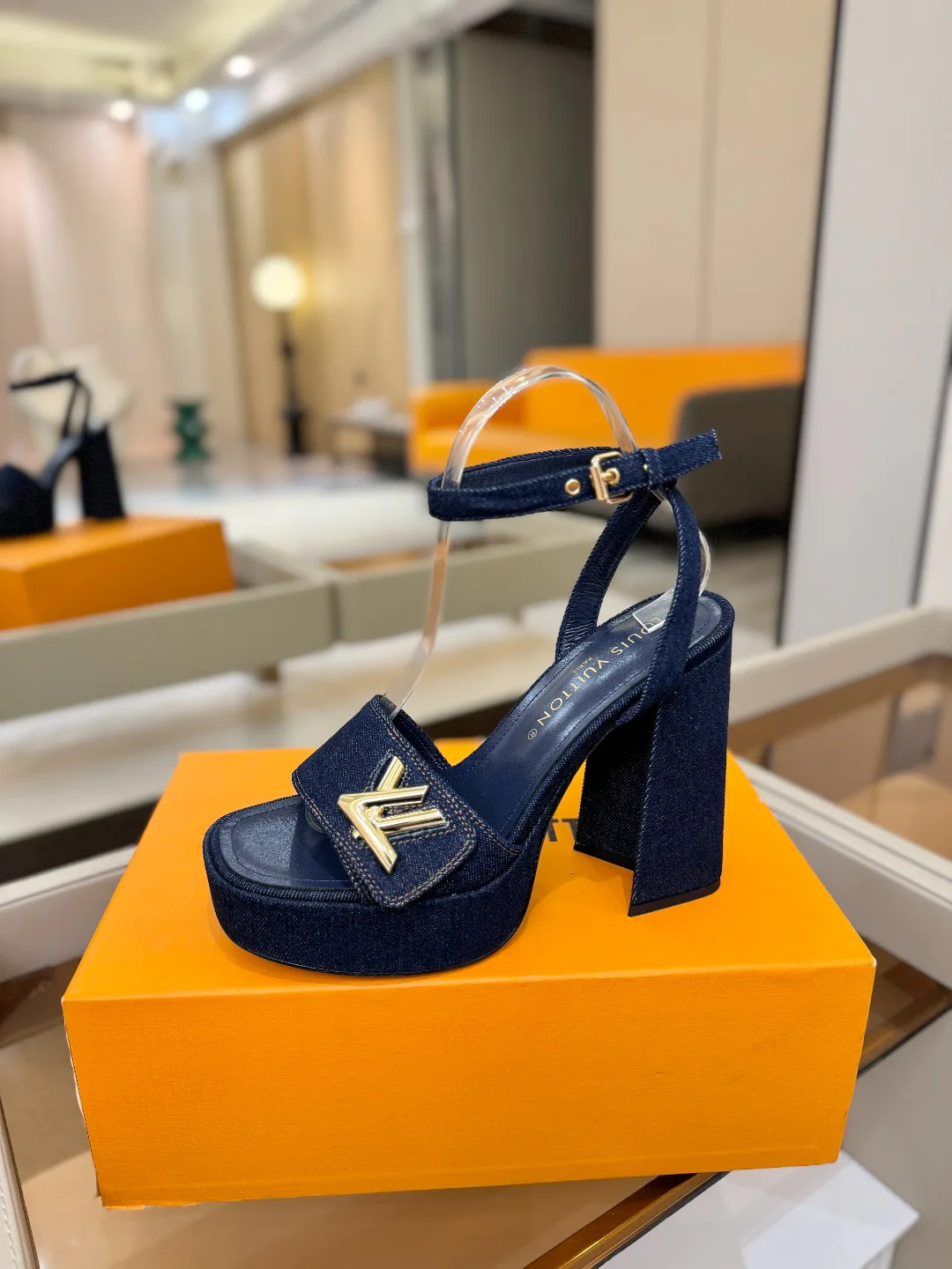 Босоножки Женские Louis Vuitton 17946845