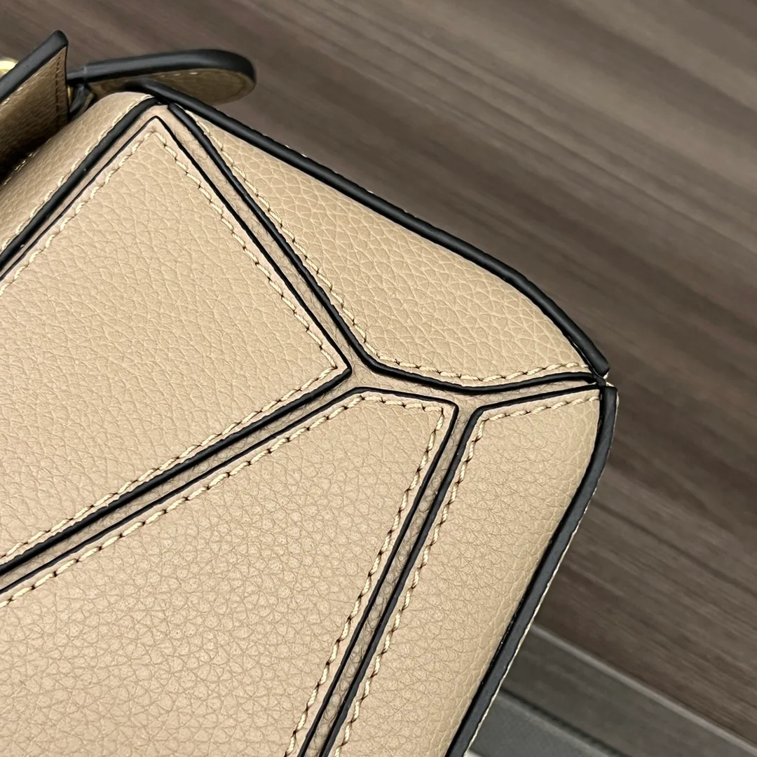 Клатчи Женские Loewe 13401816