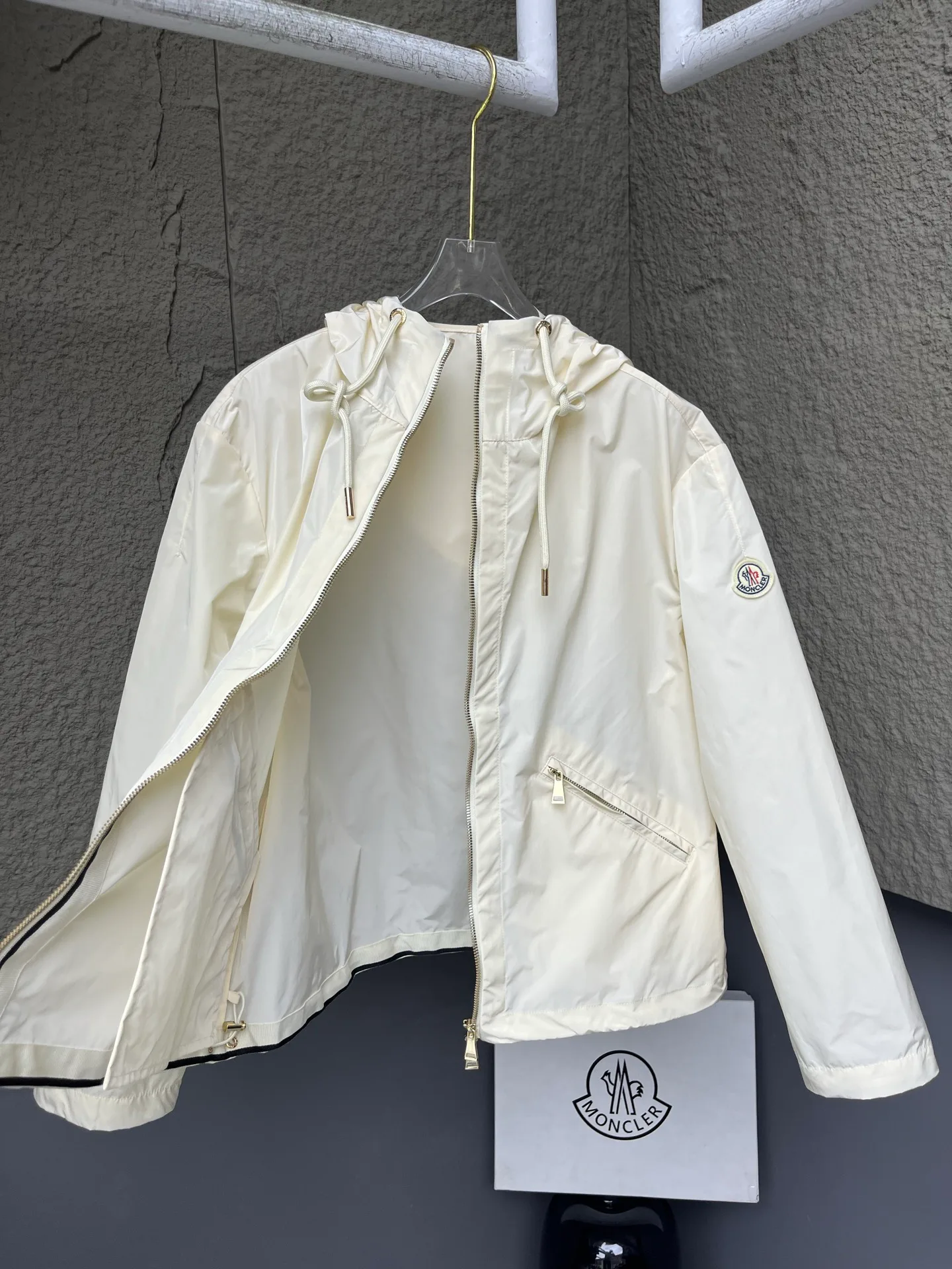 Куртки И Пуховики Женские Moncler 11862713