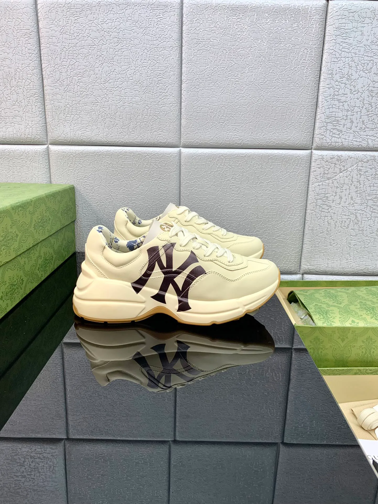 Кроссовки Женские Gucci 13080124