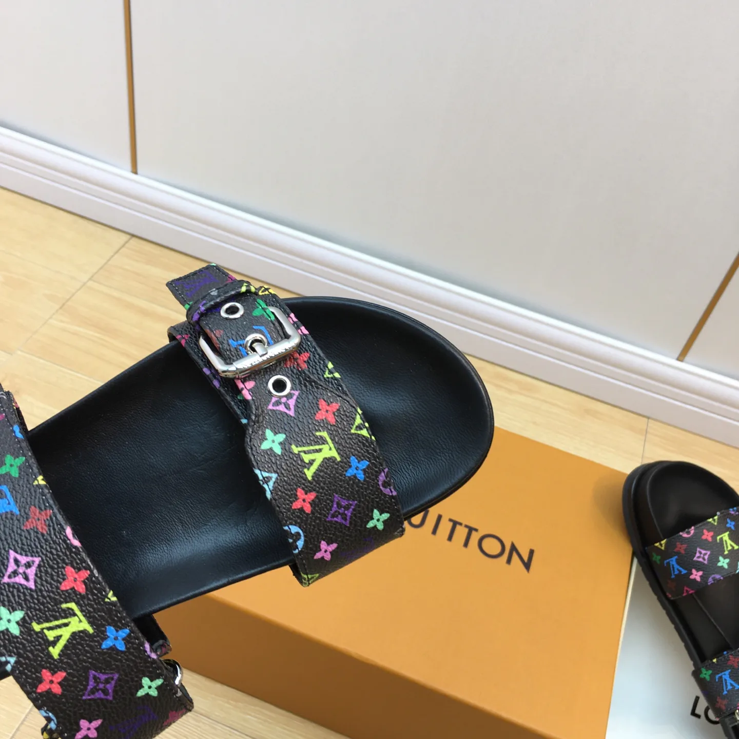 Шлепанцы Женские Louis Vuitton 30703