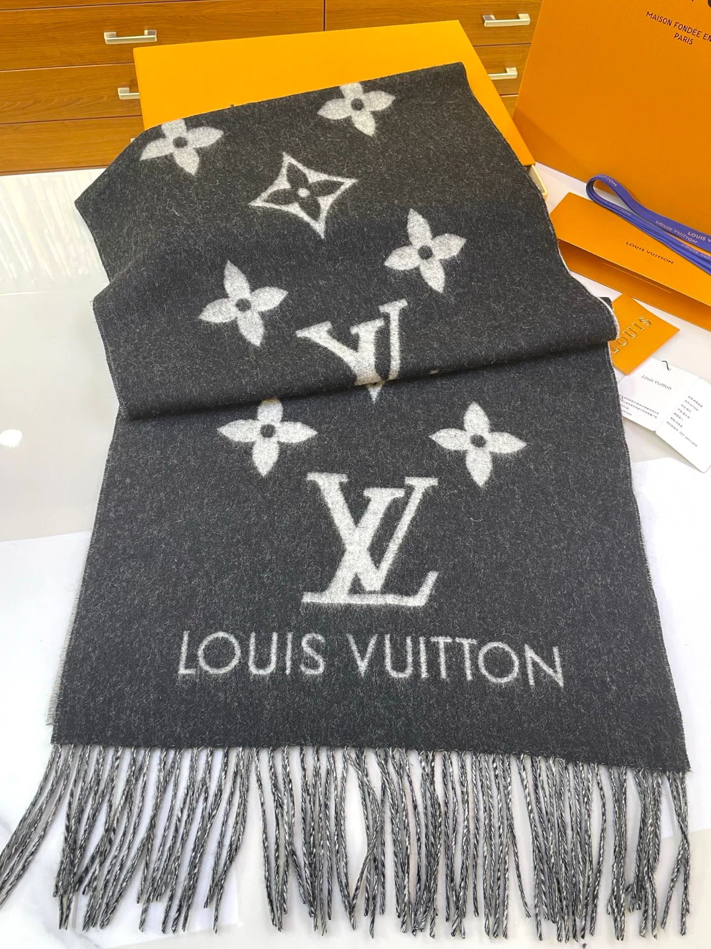 Шарфы Louis Vuitton 266408