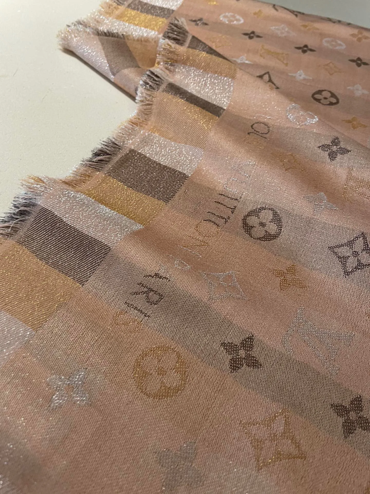 Шарфы Louis Vuitton 18093339