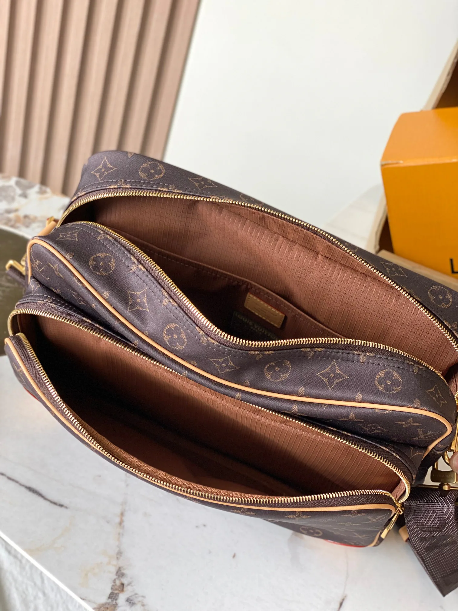 Классические Сумки Женские Louis Vuitton 18170489