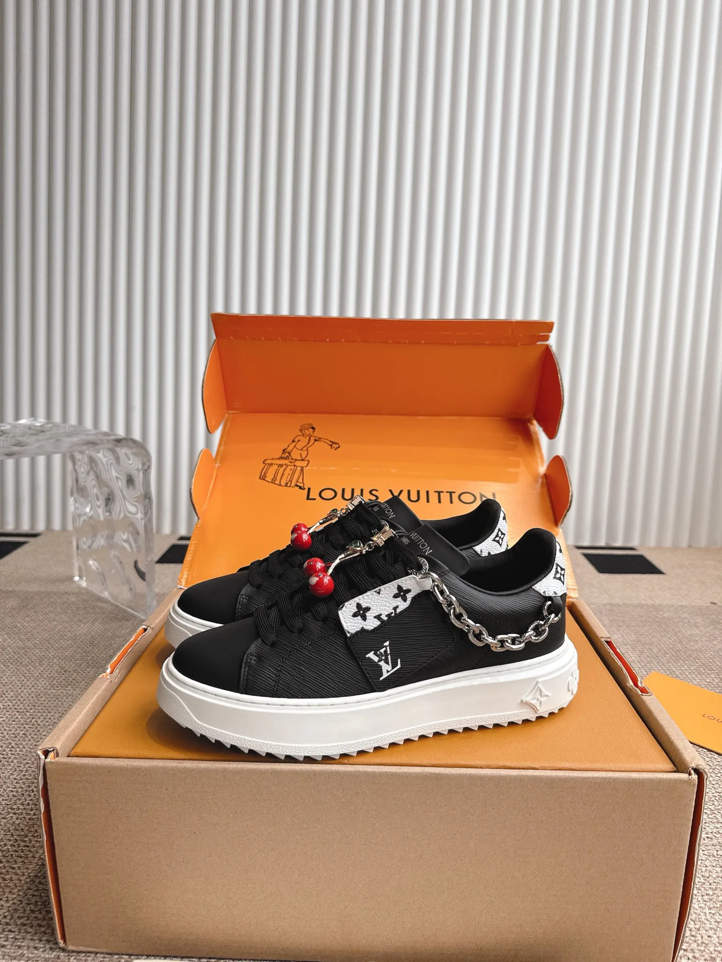Кроссовки Женские Louis Vuitton 18702933