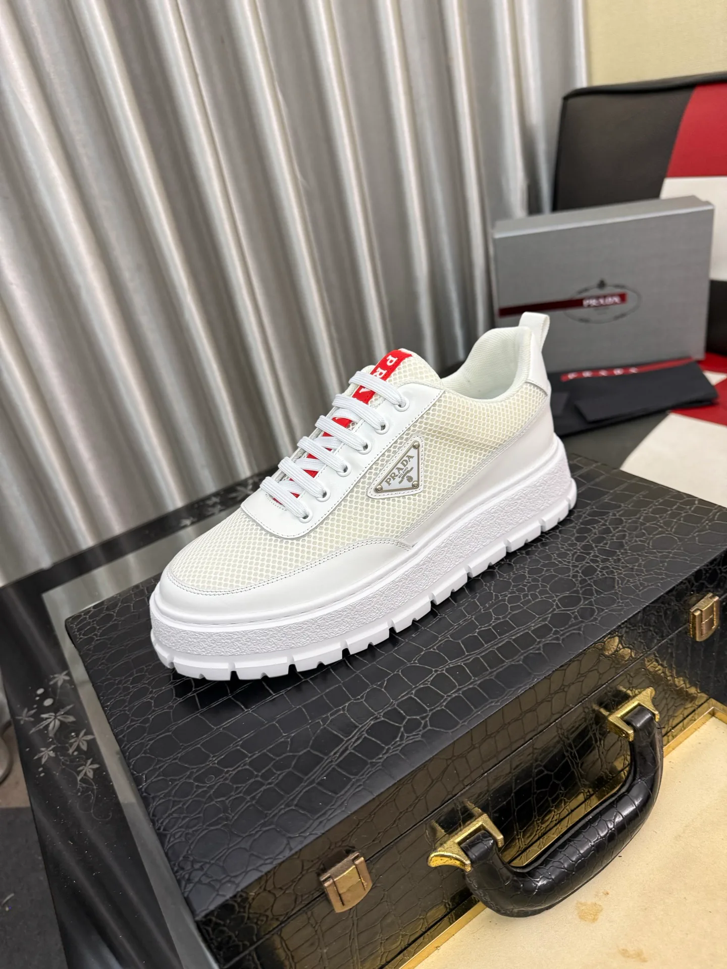 Кроссовки Женские Prada 18417413