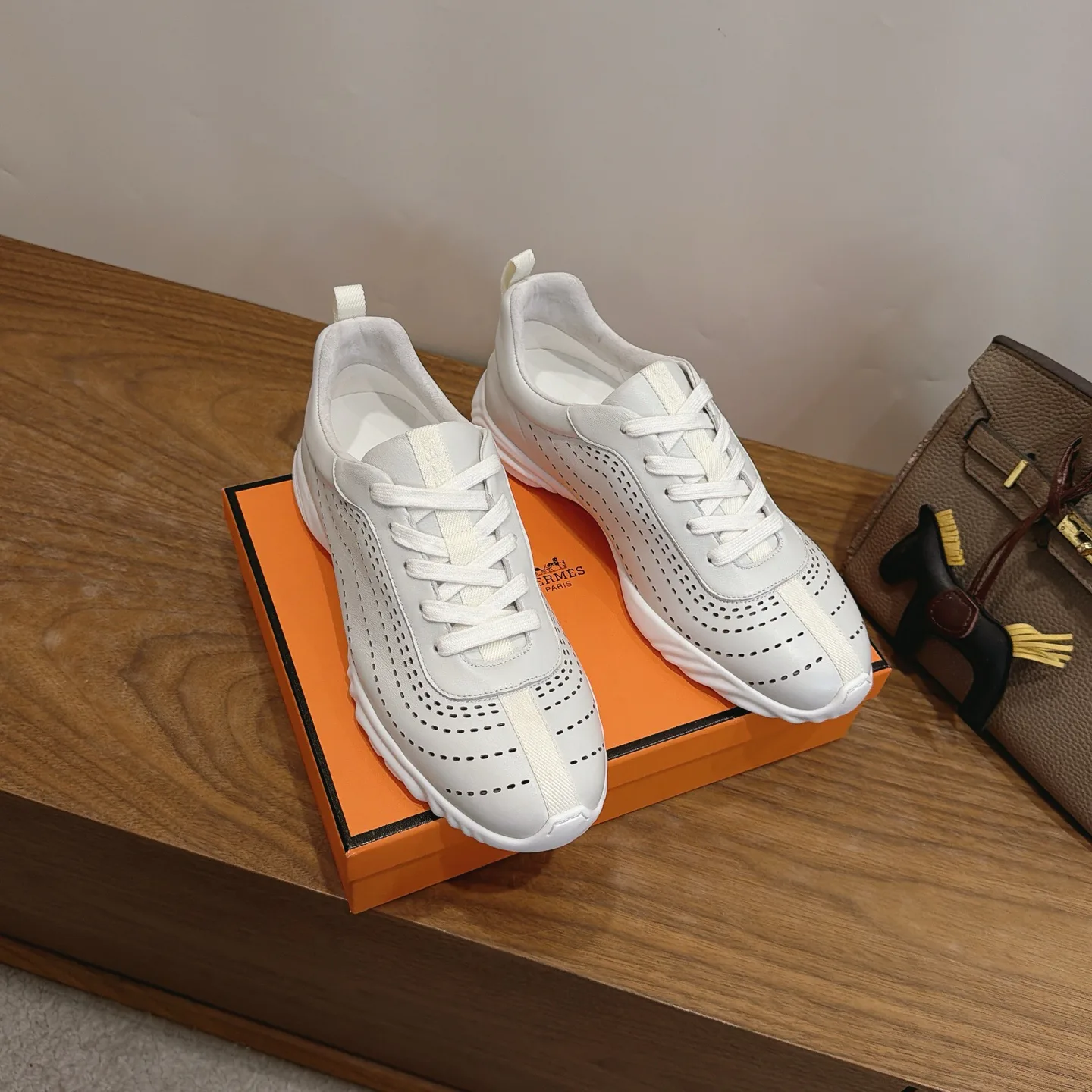 Кроссовки Женские Hermes 18230943