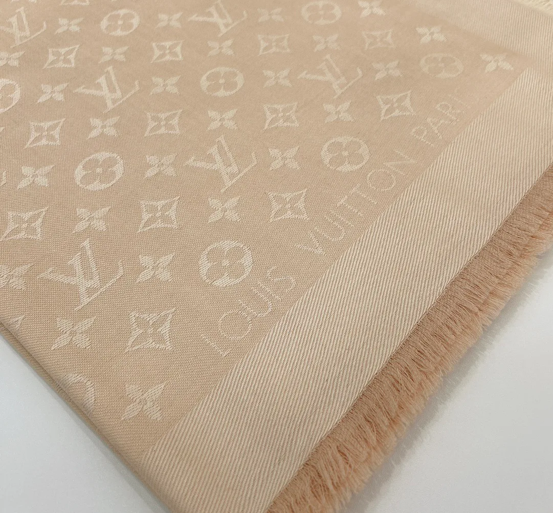 Шарфы Louis Vuitton 18267585
