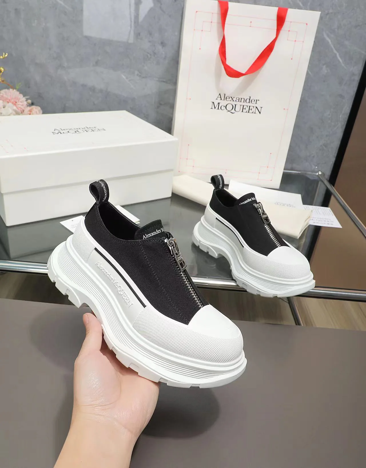 Кроссовки Женские Alexander Mcqueen 18740862