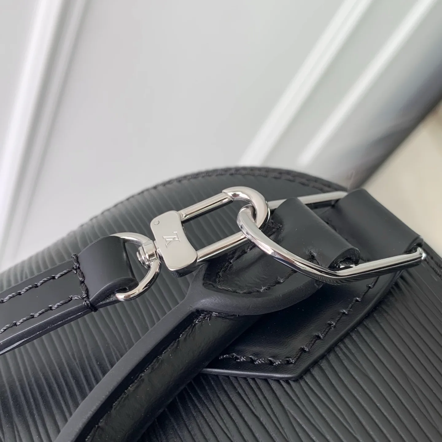 Классические Сумки Женские Louis Vuitton 18147537