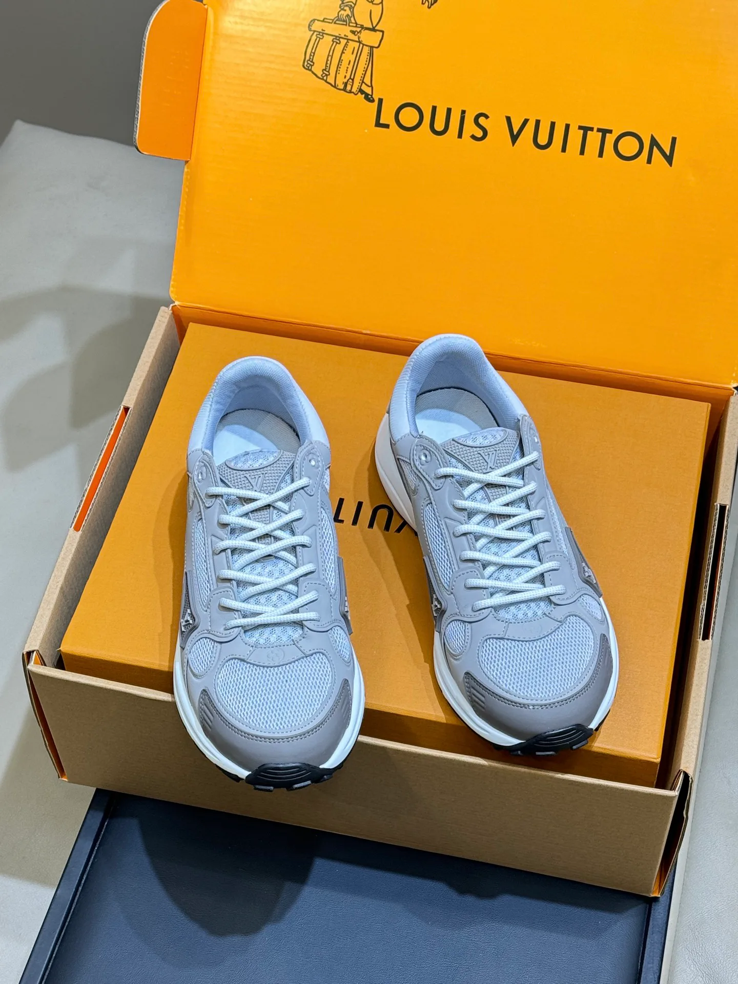 Кроссовки Женские Louis Vuitton 11347077