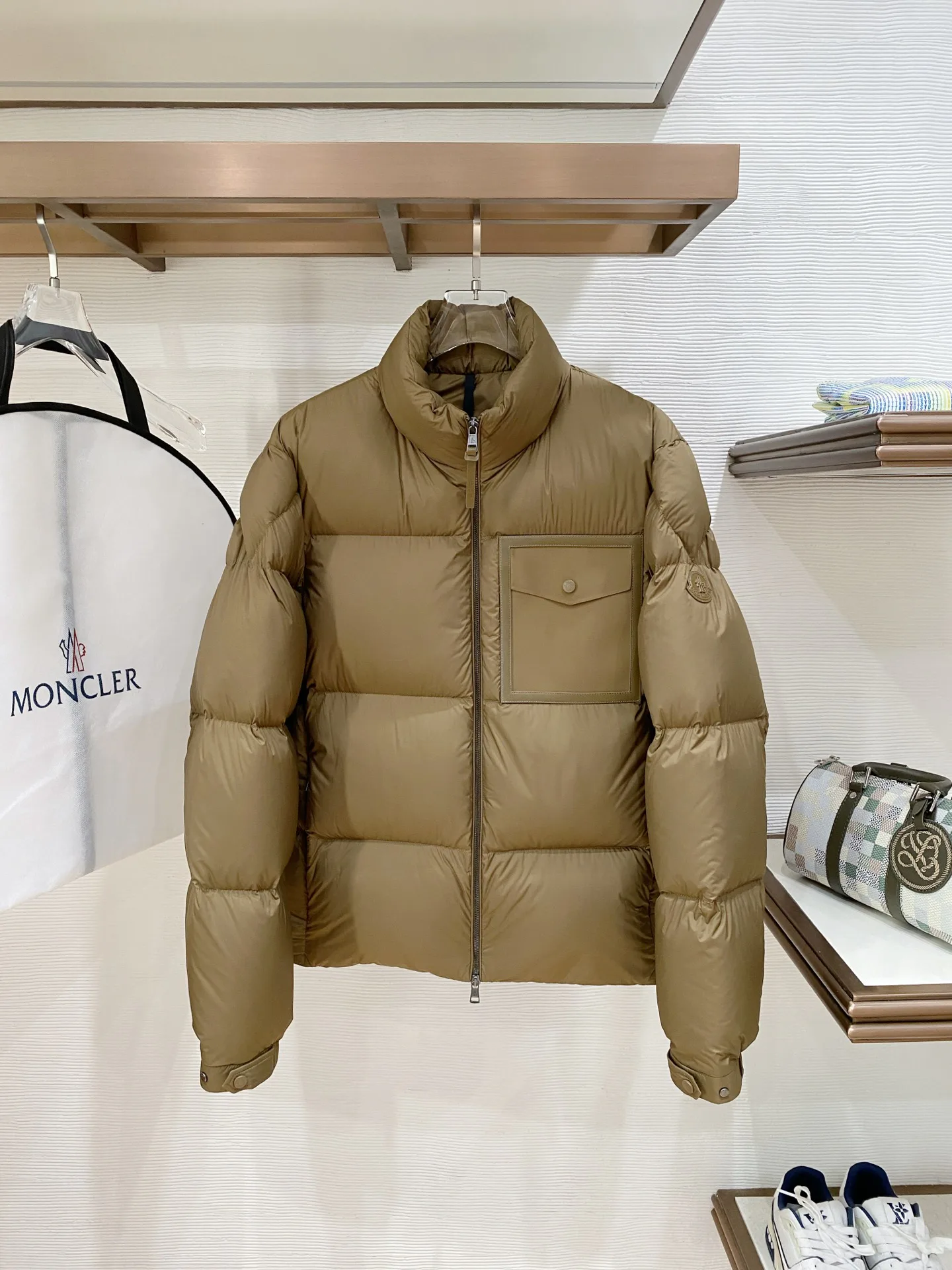 Куртки И Пуховики Мужские Moncler 17919137