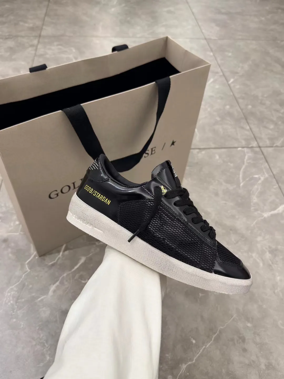 Кроссовки Женские Golden Goose 18265589