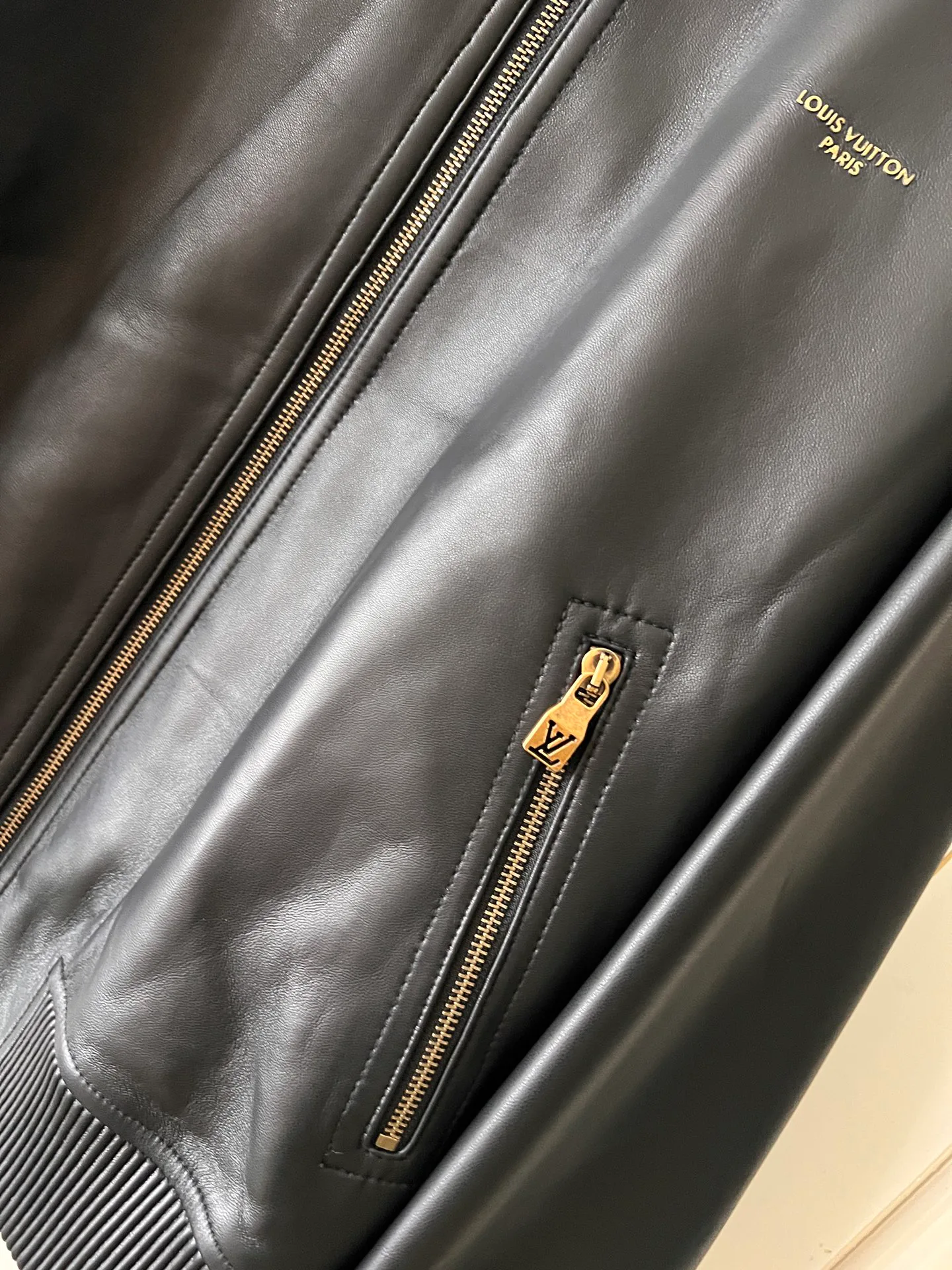 Кожаные Куртки И Дублёнки Женские Louis Vuitton 18408996