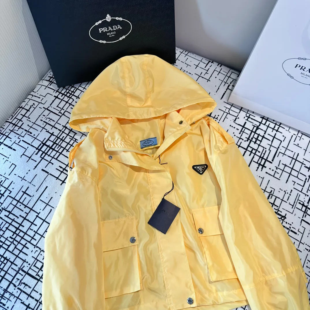 Куртки И Пуховики Женские Prada 28199