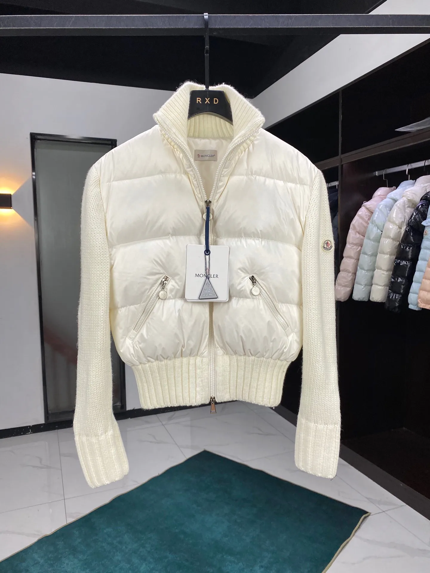 Куртки И Пуховики Женские Moncler 19737037