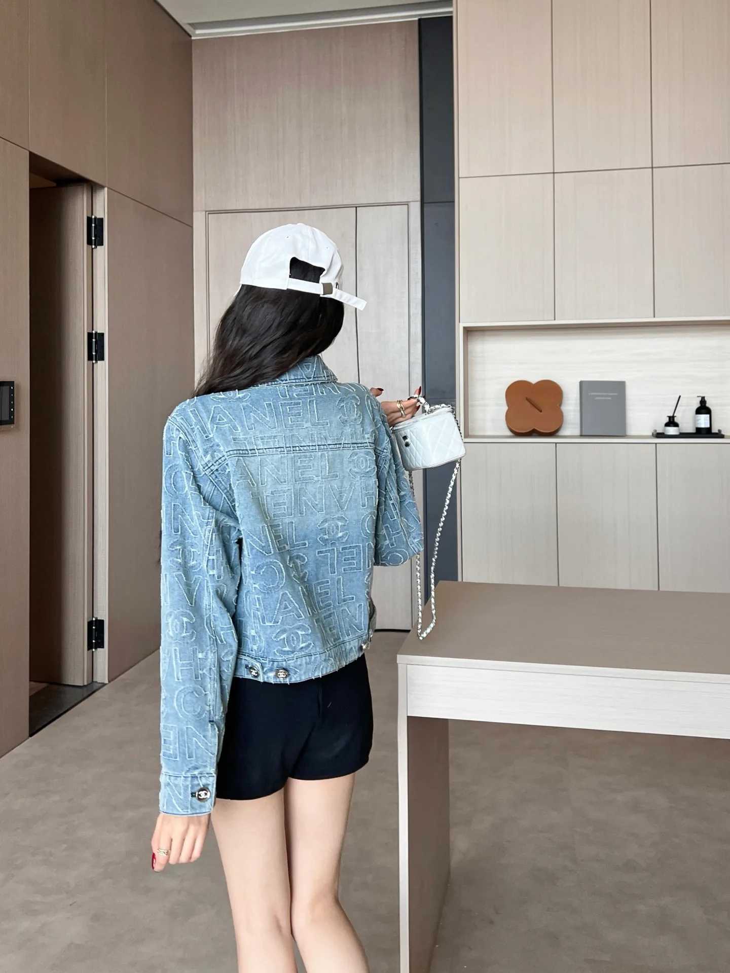 Куртки И Пуховики Женские Chanel 8115