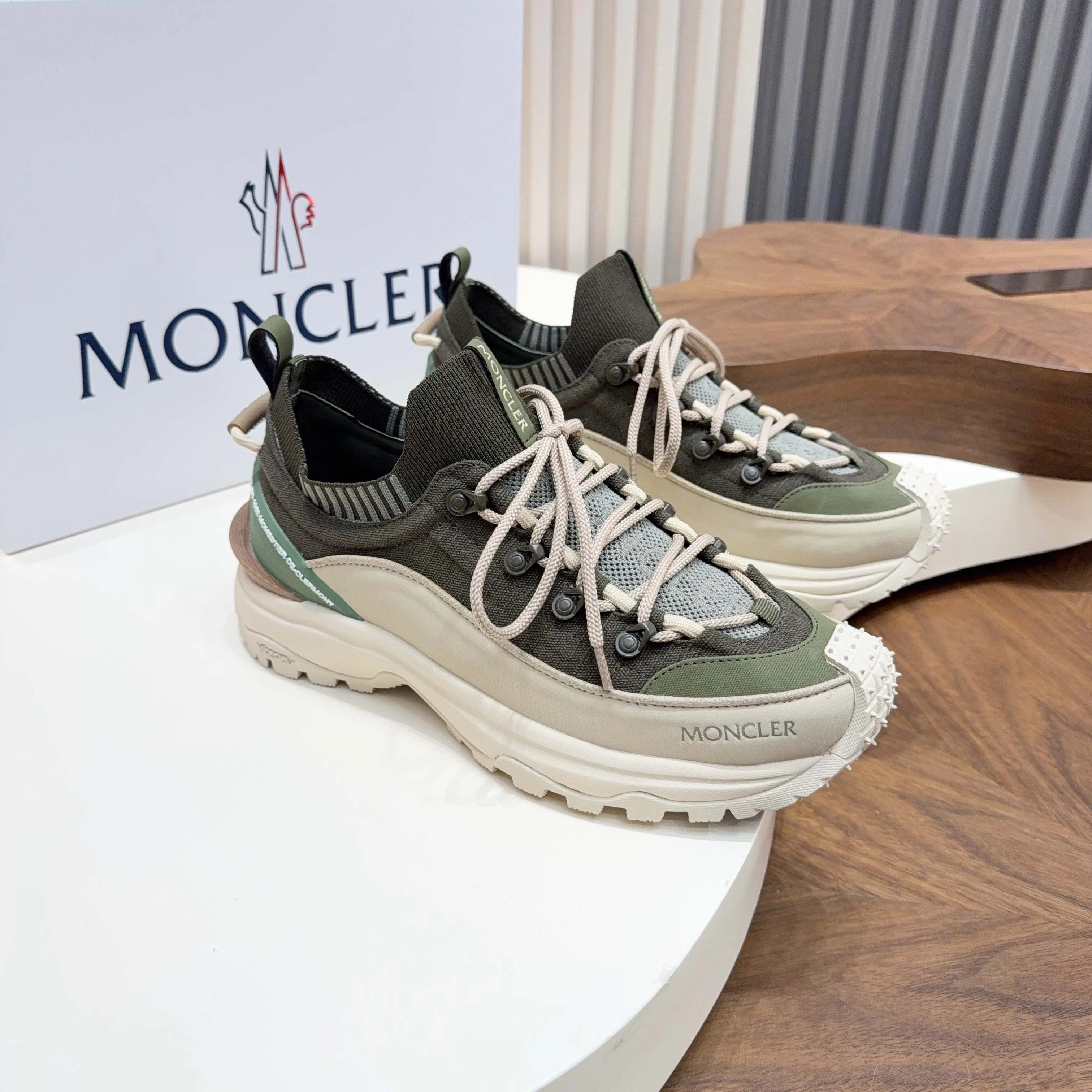 Кроссовки Женские Moncler 18116734