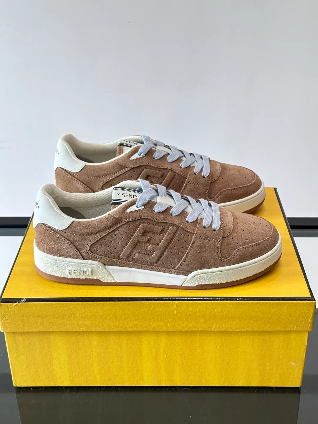 Кроссовки Женские Fendi 18872101