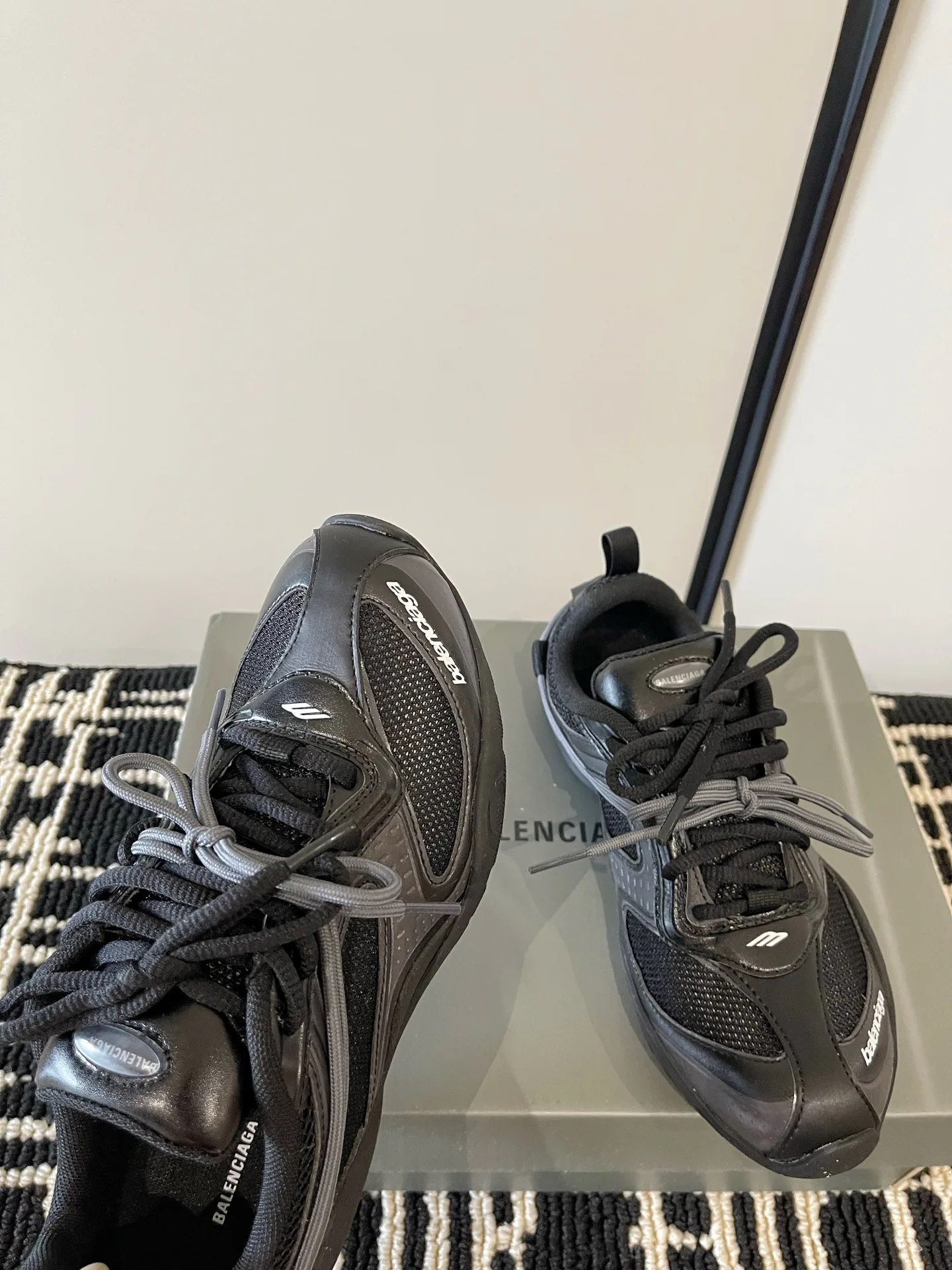 Кроссовки Женские Balenciaga 18386307