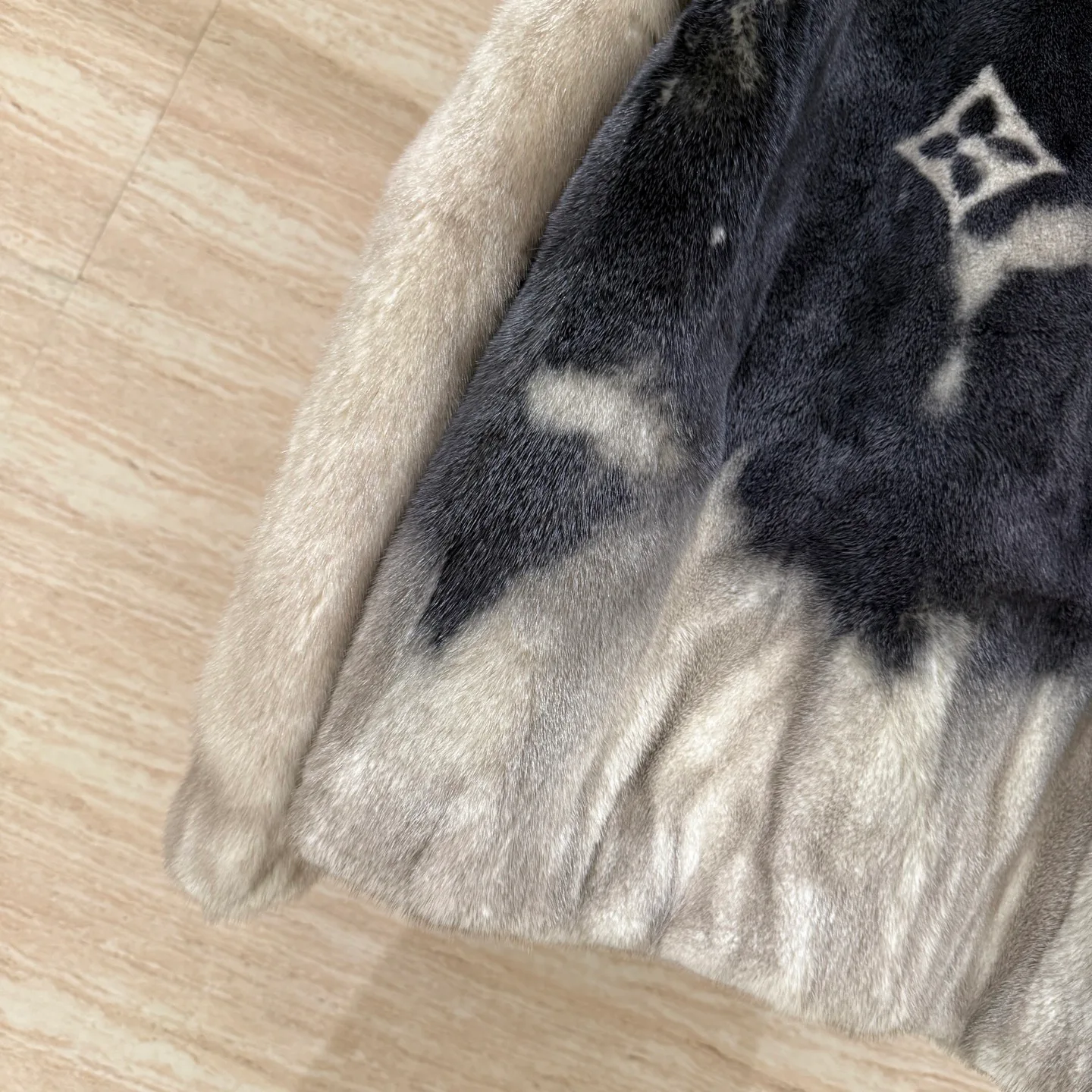 Шубы Женские Louis Vuitton 1061373