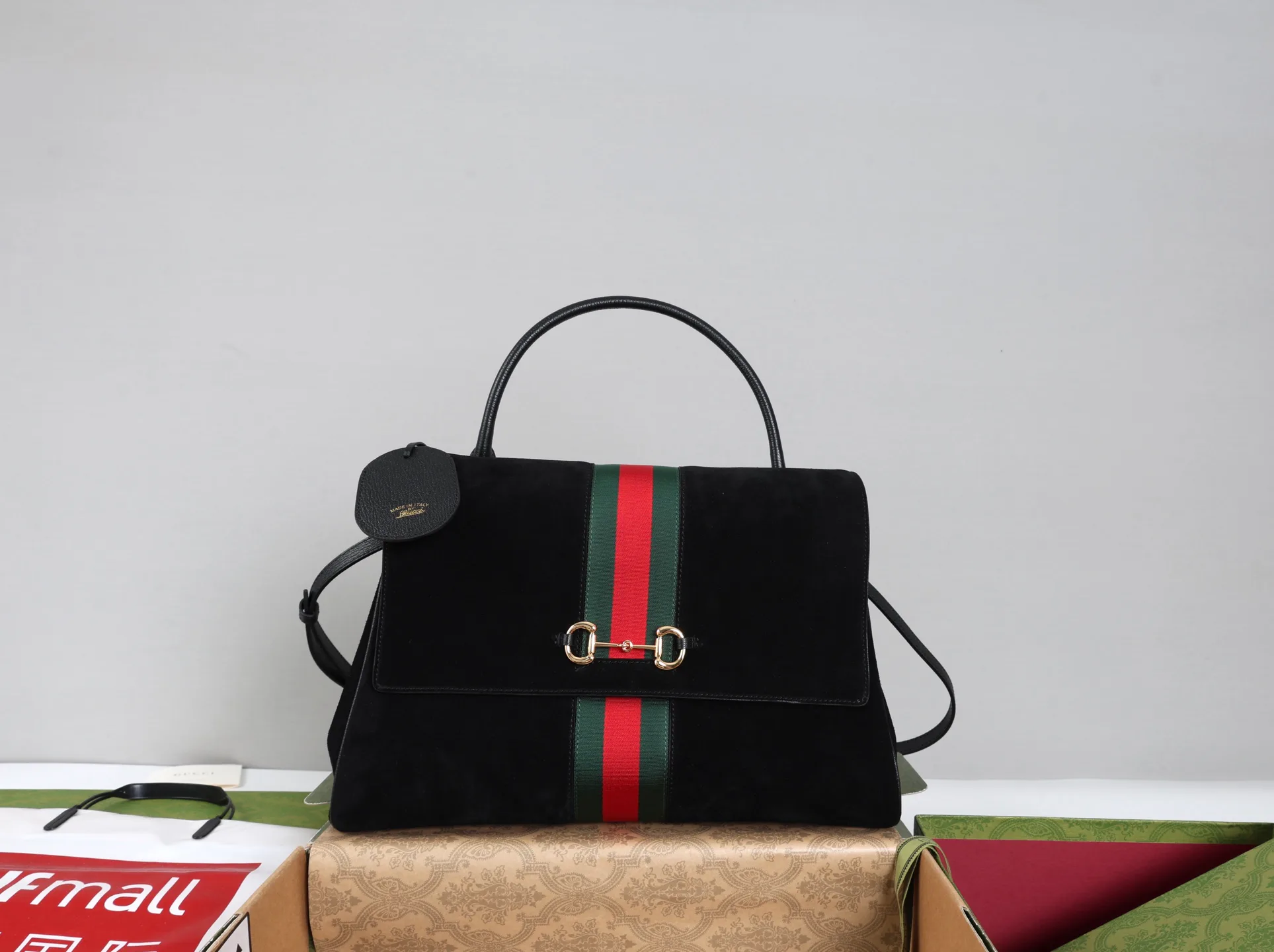 Классические Сумки Женские Gucci 18250574