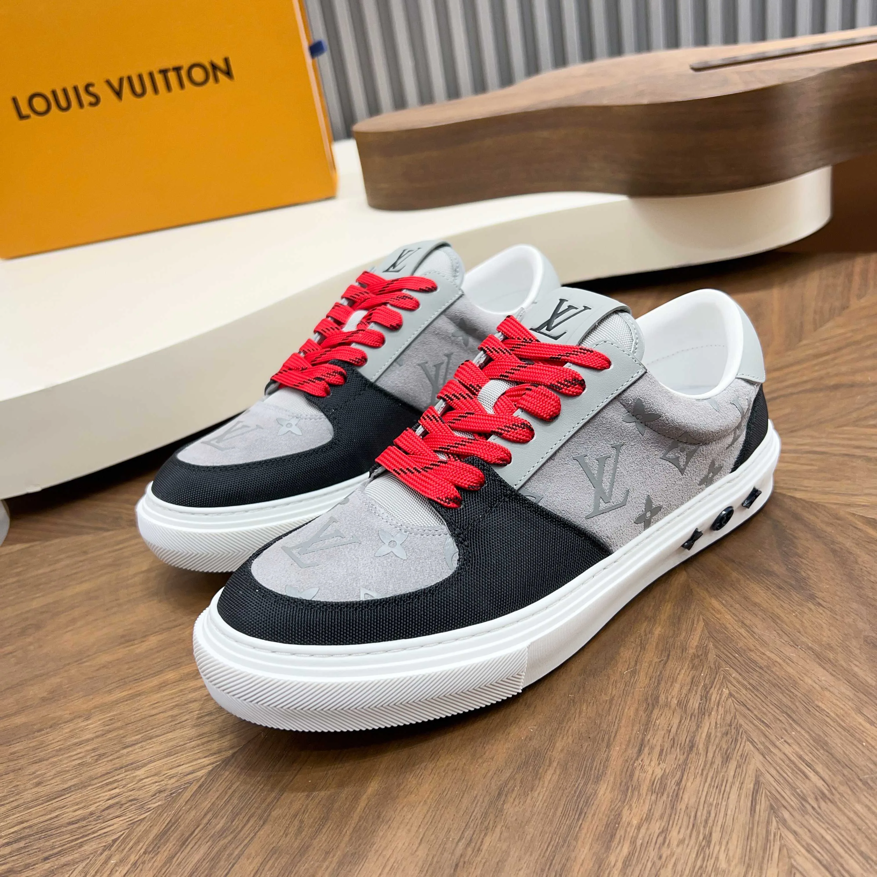 Кроссовки Мужские Louis Vuitton 18117094