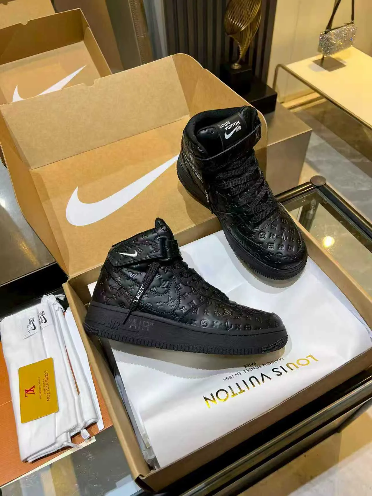 Кроссовки Женские Louis Vuitton 3179650