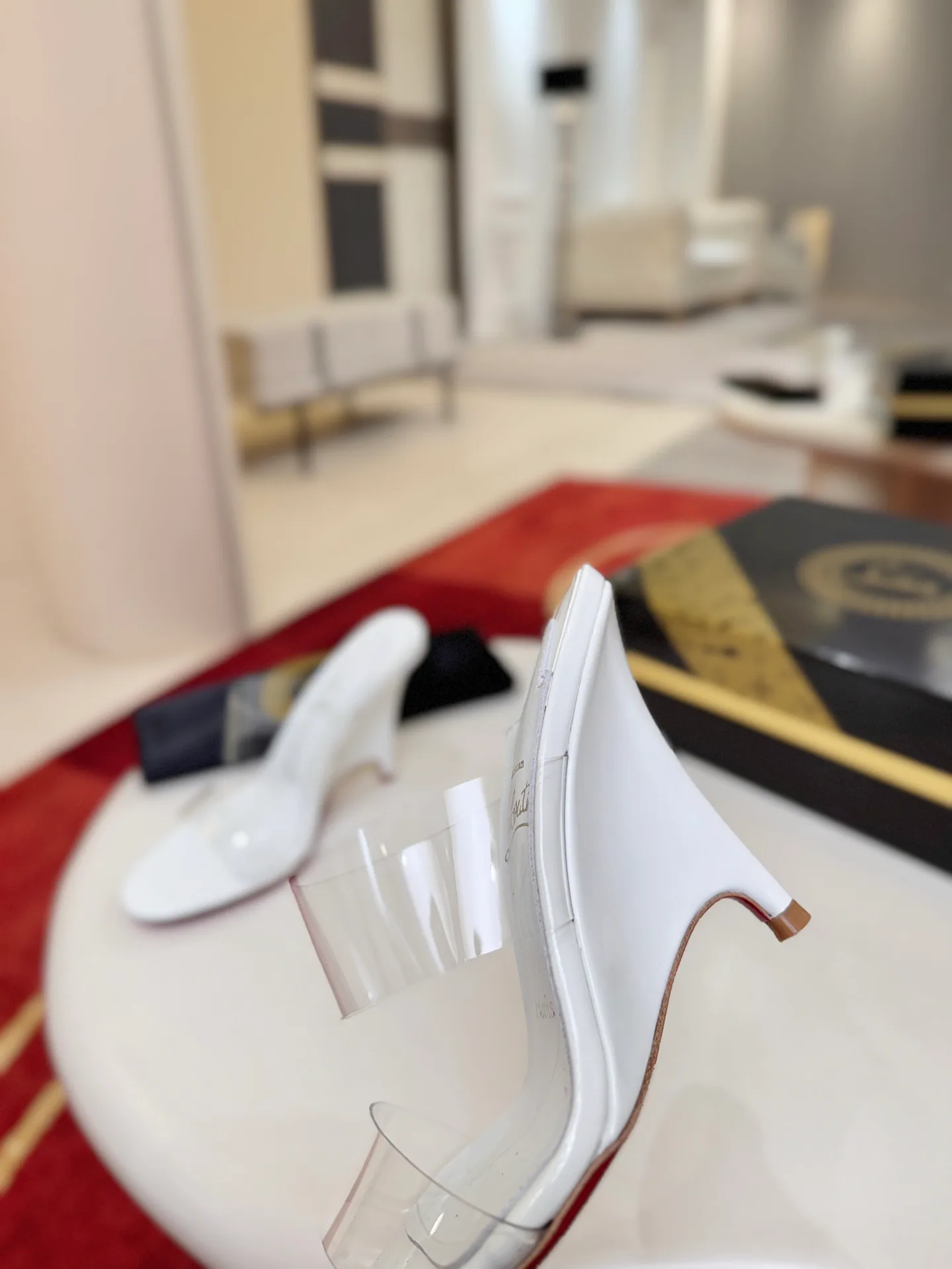 Босоножки Женские Christian Louboutin 19581822