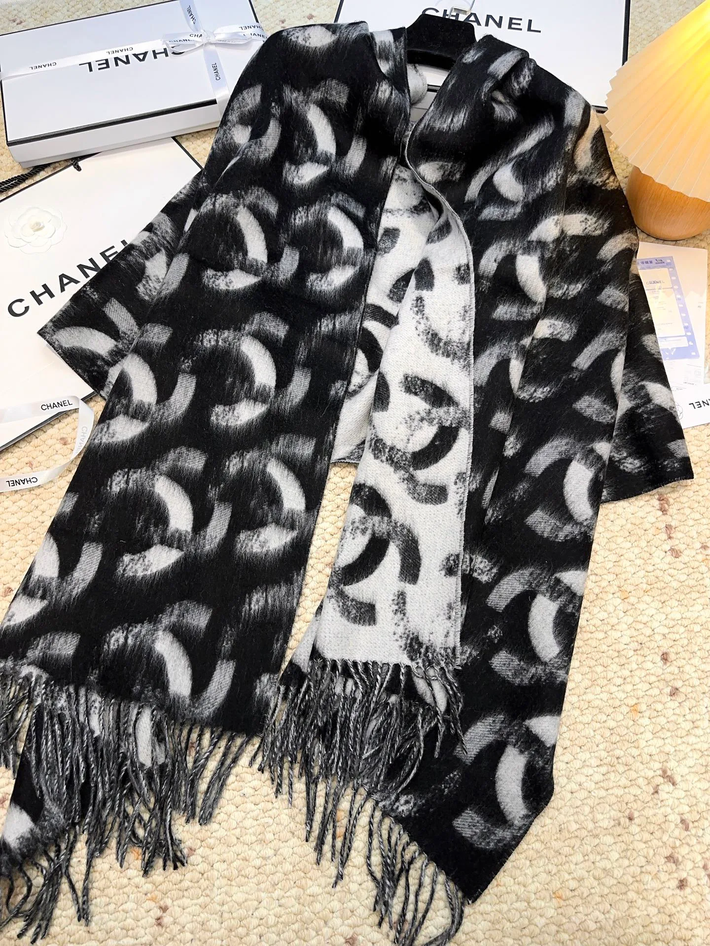 Шарфы Chanel 18105465