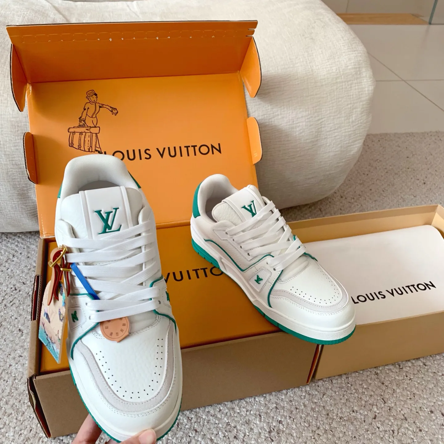 Кроссовки Женские Louis Vuitton 18375830