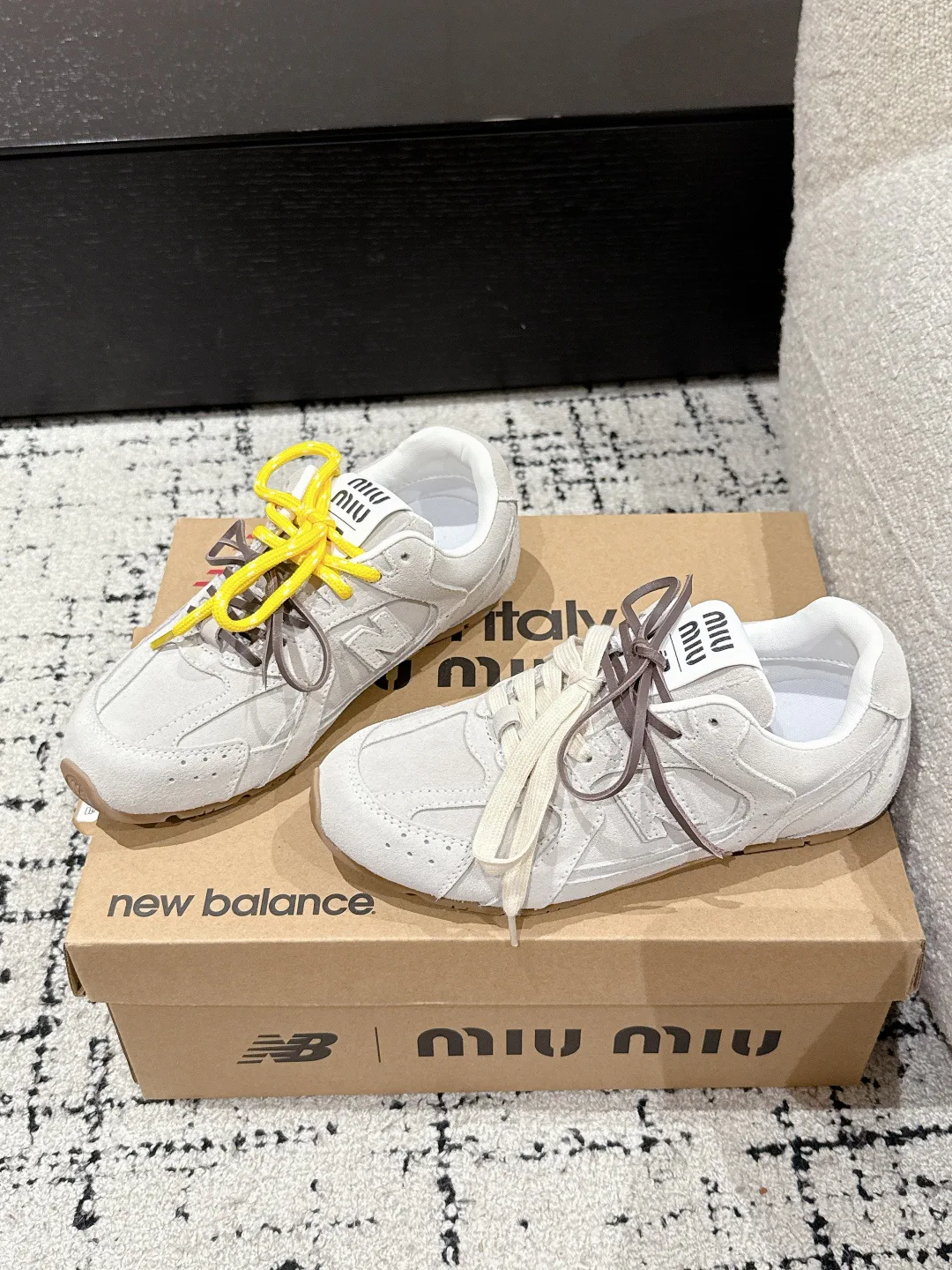 Кроссовки Женские Miu Miu 18409628
